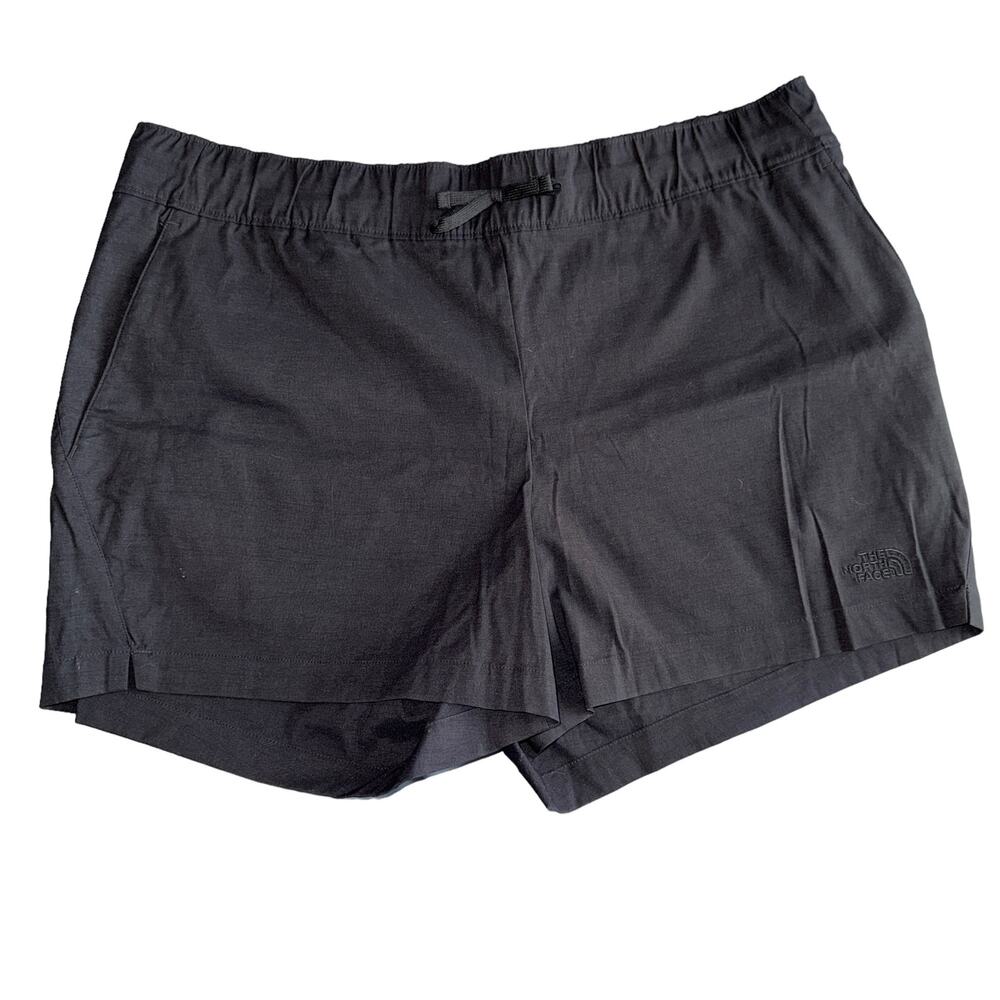 NWOT The North Face Women’s Shorts Sz L